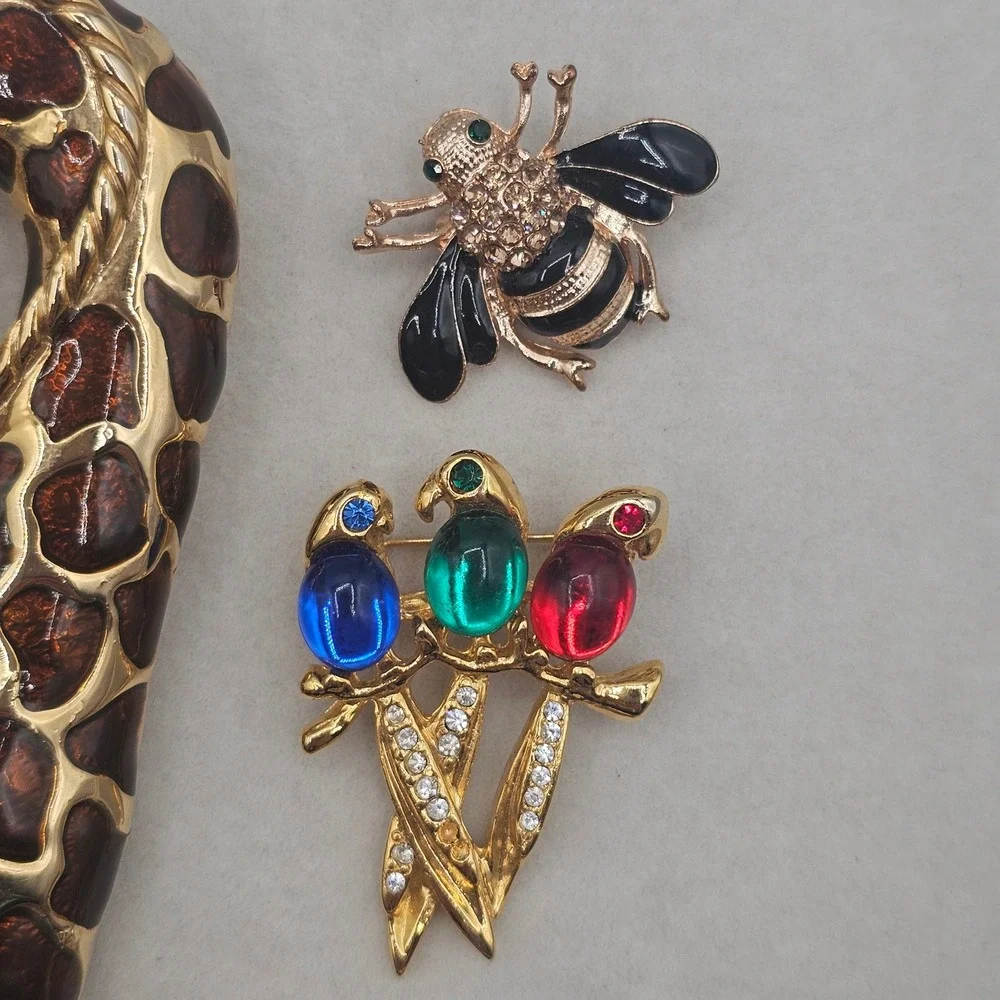 Rhinestone Enamel Animal Brooch Lot Giraffe Elephant Bee Bird 7pc Vintage Modern